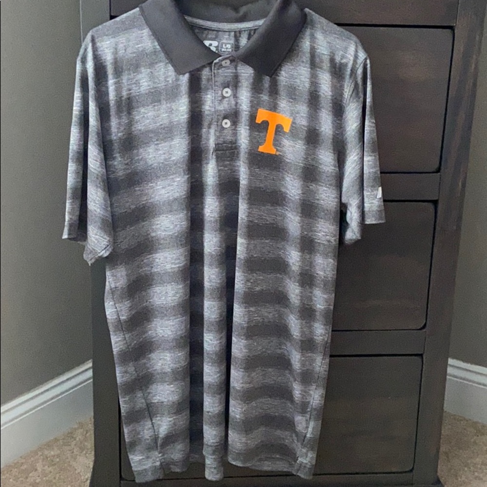 Men’s Tennessee Volunteer polo.